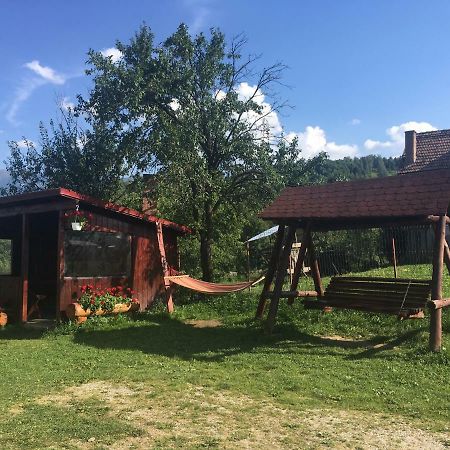 Casa Oana Ioana Pensionat Moieciu de Jos Eksteriør billede