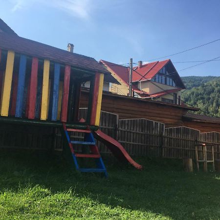 Casa Oana Ioana Pensionat Moieciu de Jos Eksteriør billede